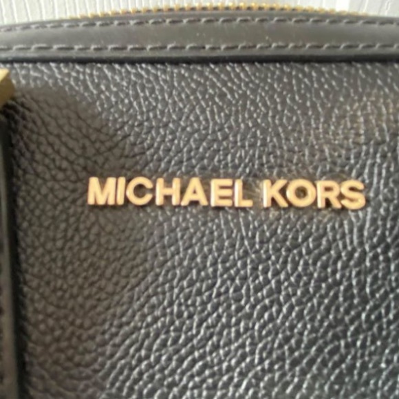 SOLD - Michael Kors Mercer Medium Duffle - Picture 4 of 7